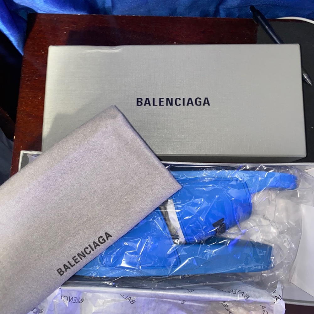Balenciaga Pool Slides